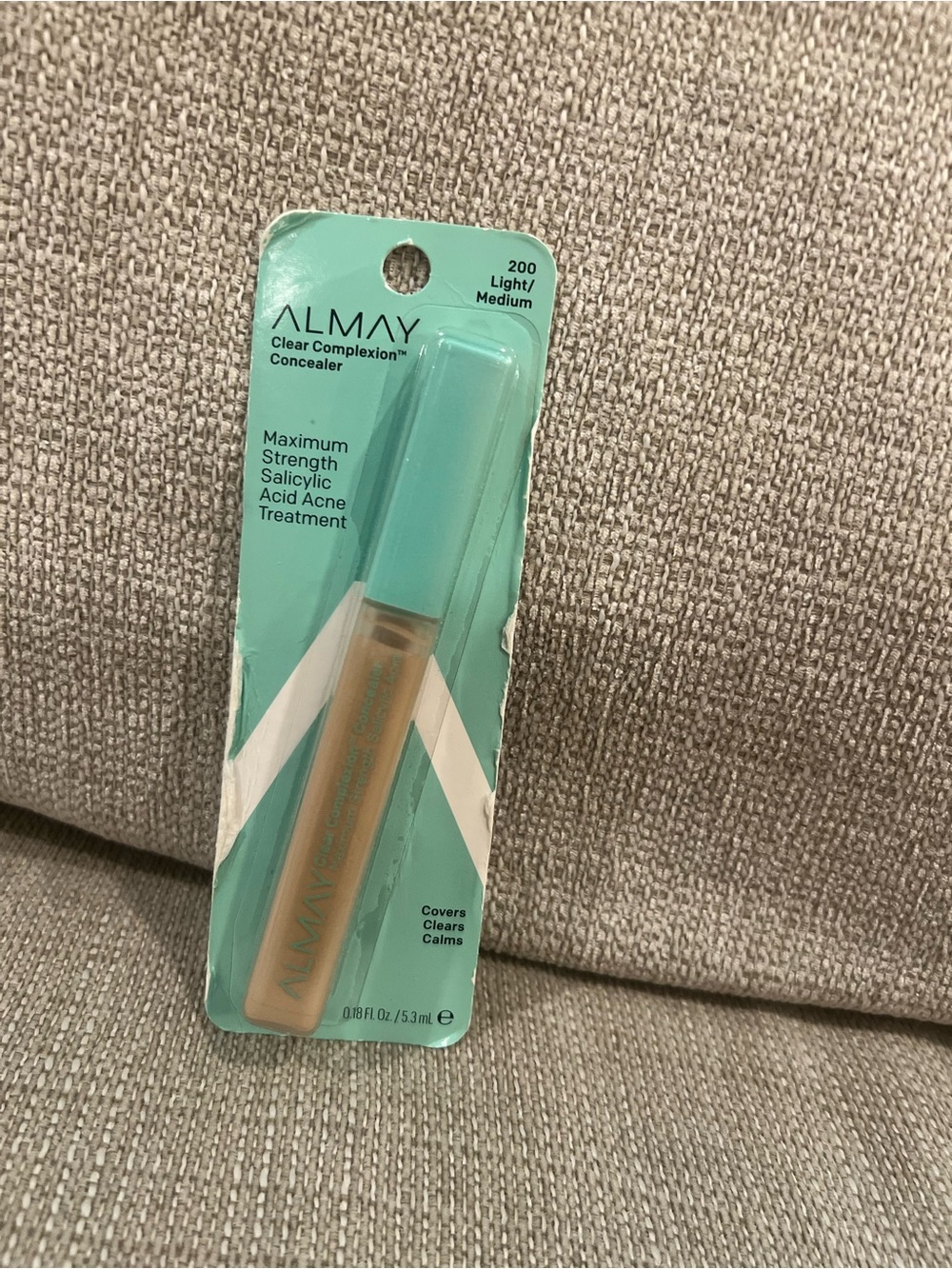 New Almay Clear Complexion Concealer Light Medium 200